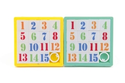 Přesouvačka hlavolam čísla plast 8x8cm asst 4 barvy v sáčku