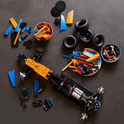 Závodní auto McLaren Formule 1