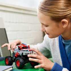 Monster Jam™ ThunderROARus™ s natahovacím motorem