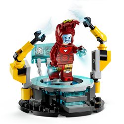 Iron Man a jeho laboratoř: Síň brnění
