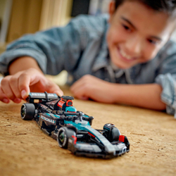 Závodní auto Mercedes-AMG F1® W15