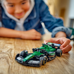 Závodní auto Aston Martin Aramco F1® AMR24