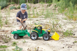 Traktor se lžící a přívěsem